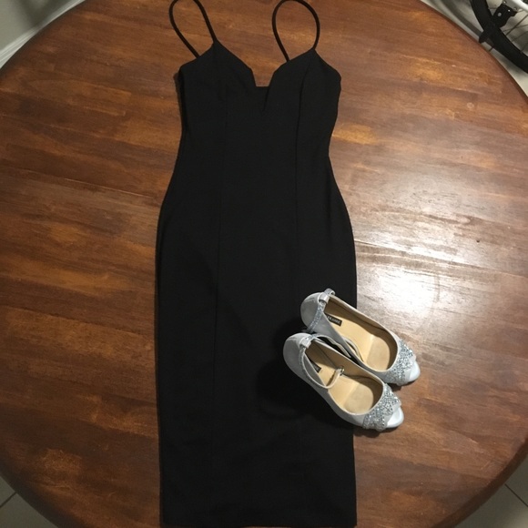 CLEARANCE! 🤩 Windsor Long Black Dress 🖤 - Picture 4 of 6
